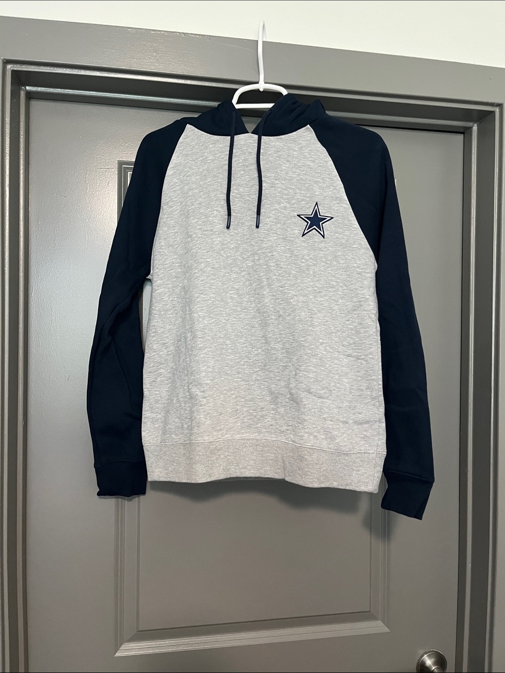 Women’s Antiqua Dallas Cowboys Sweatshirt/Hoodie